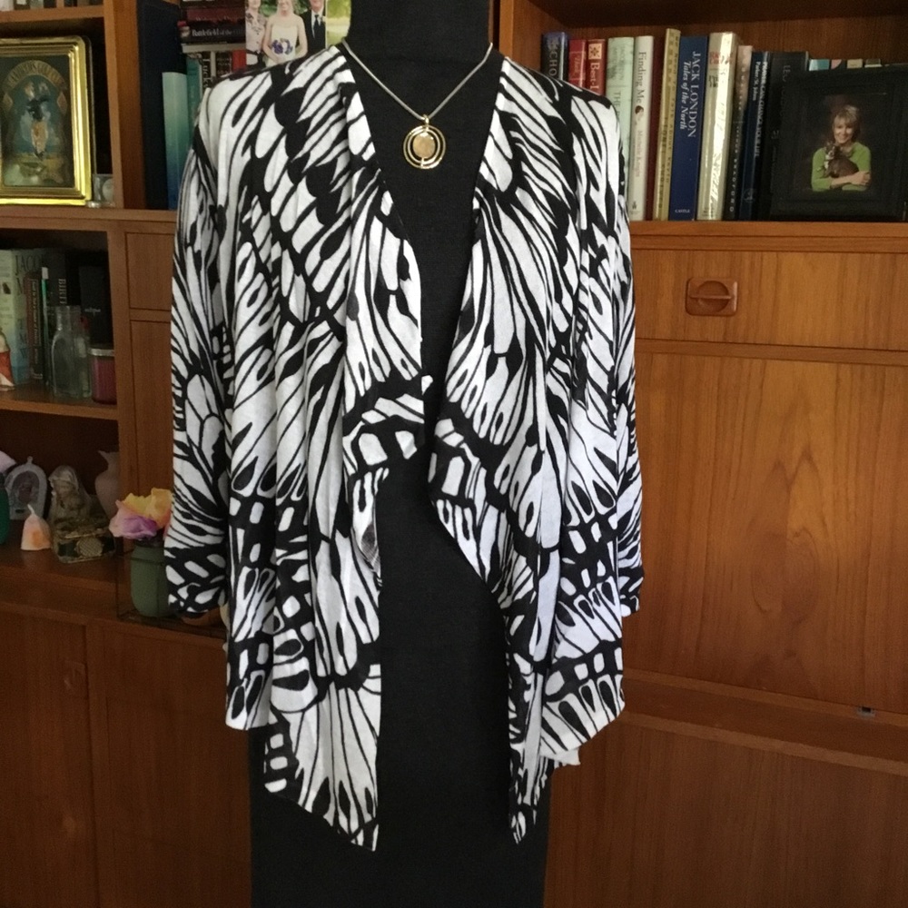 CHICOS LIGHTWEIGHT WATERFALL OPEN CARDIGAN